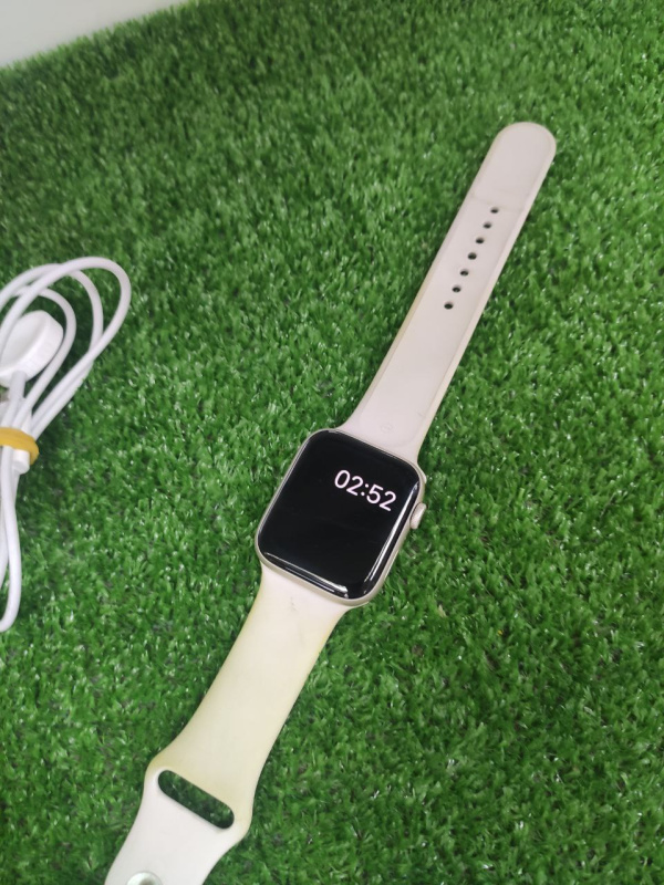Часы наручные Apple se 44