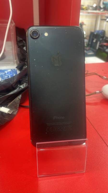 Мобильный телефон Apple iPhone 7