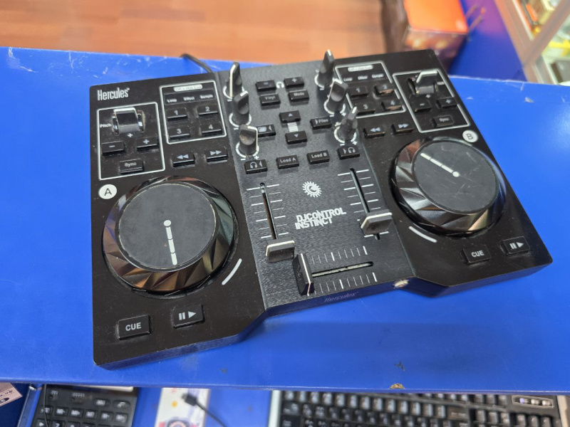 DJ контроллер  Instinc Hercules Instinc