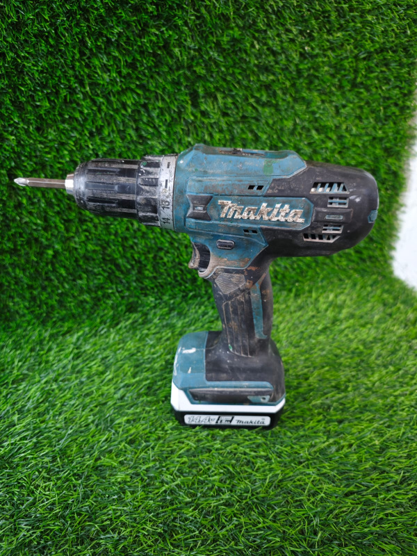 Шуруповерт Makita DF488DZ