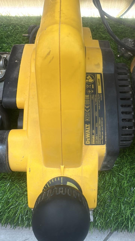 Электрорубанок Dewalt DW 680