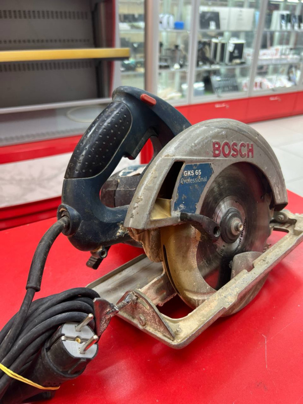 Торцовочная пила Bosch GKS65