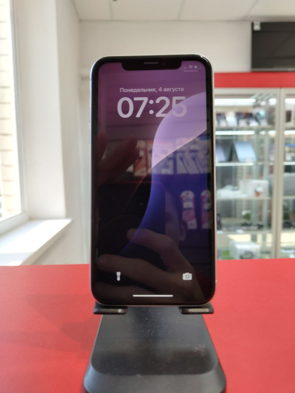 Мобильный телефон Apple iPhone XR
