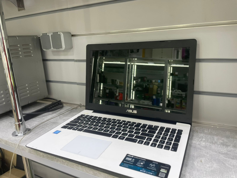 Ноутбук ASUS X553S