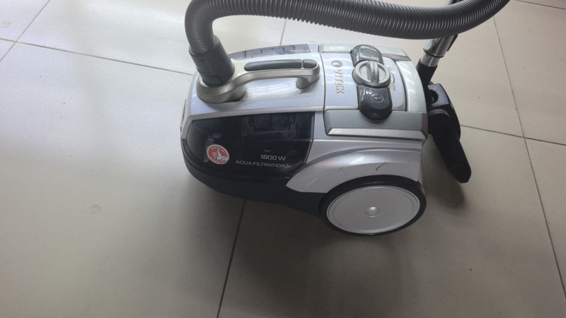 Пылесос Vitek 1800w