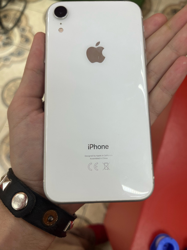 Мобильный телефон Apple iPhone XR