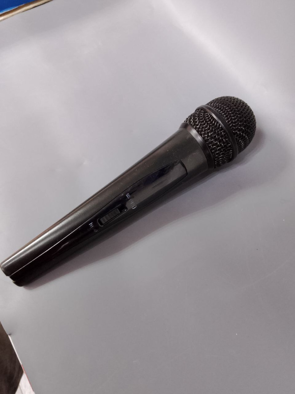 Микрофон Вокальная беспроводная система AKG VMS40