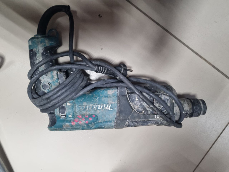 Перфоратор Makita hr2470
