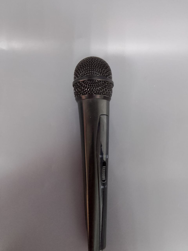 Микрофон Вокальная беспроводная система AKG VMS40