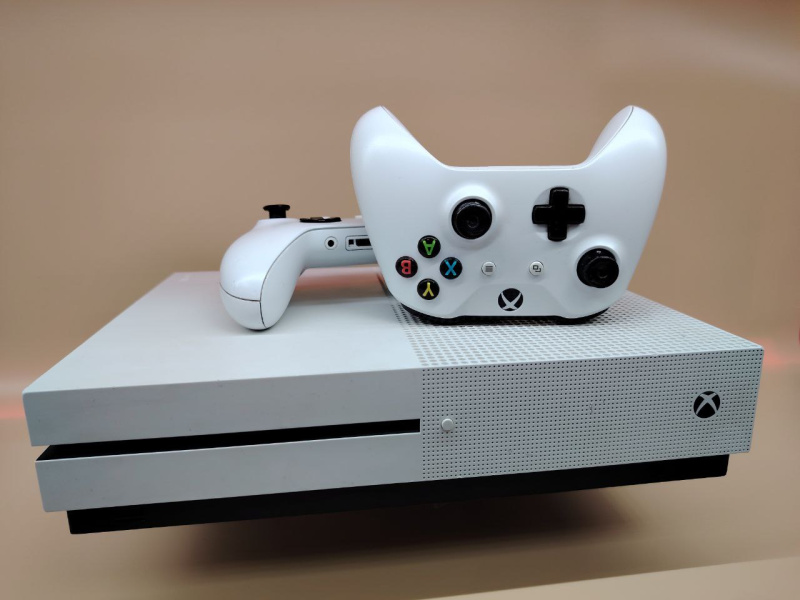 Очки виртуальной реальности Xbox One S 1tb