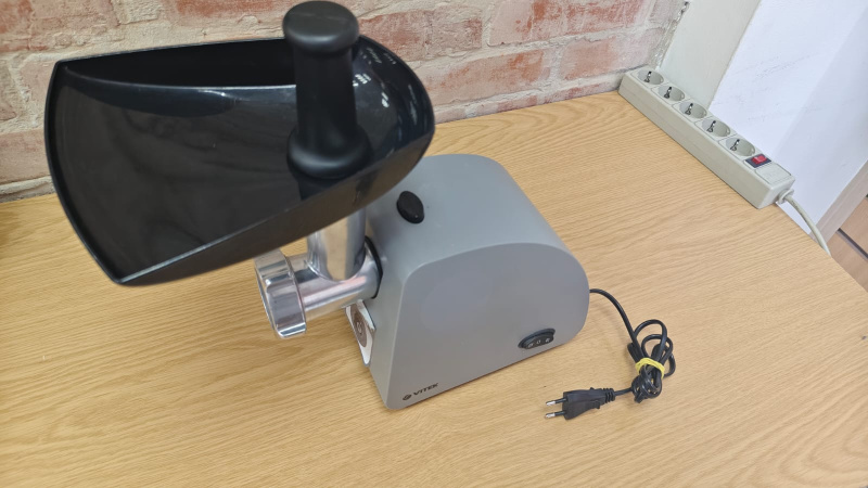 Мясорубка Vitek VT3626