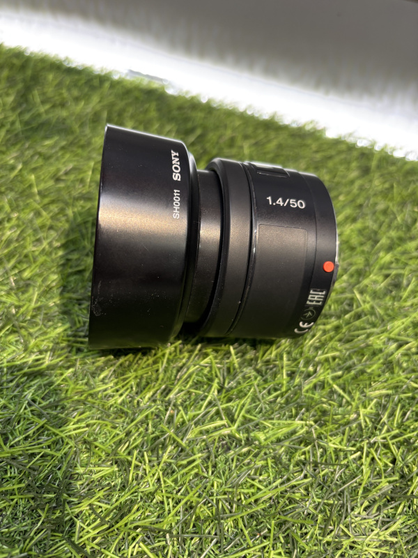 Объектив Sony SAL50F14