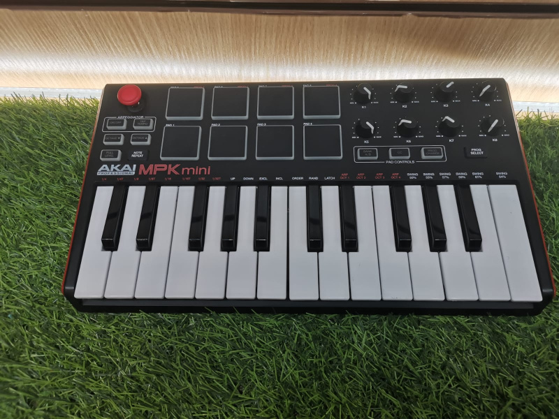 midi-клавиатура Akai MPK mp2