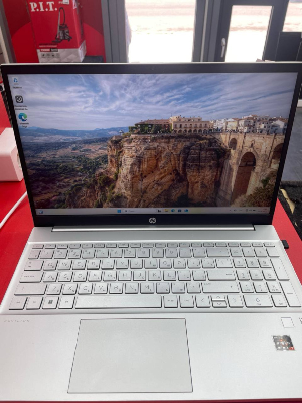 Ноутбук HP Pavilion 15  eh1097ur