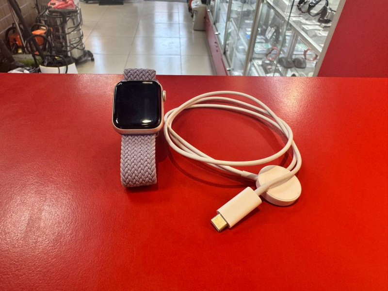 Часы смарт Apple se 40mm