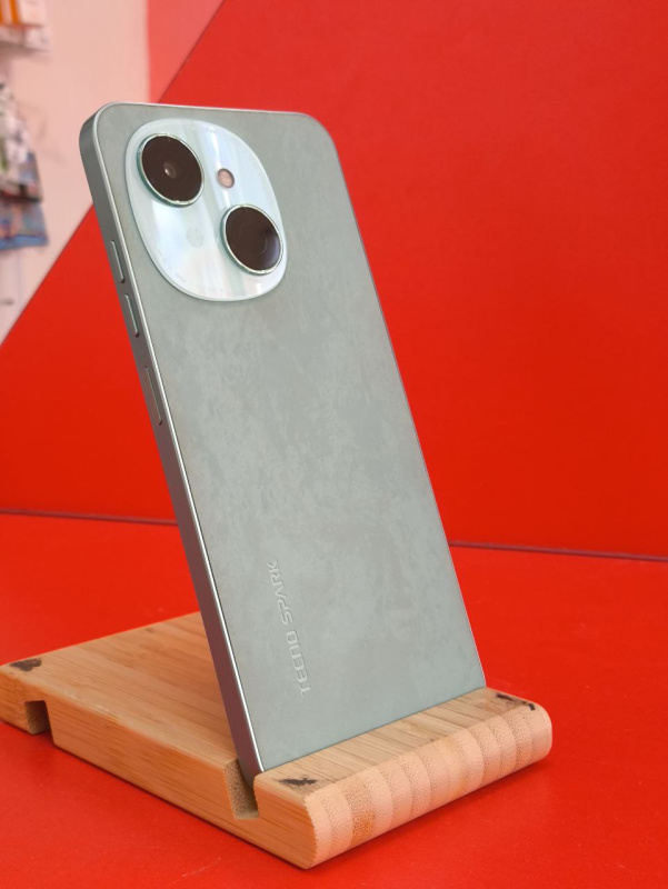 Мобильный телефон Tecno Spark Go 1