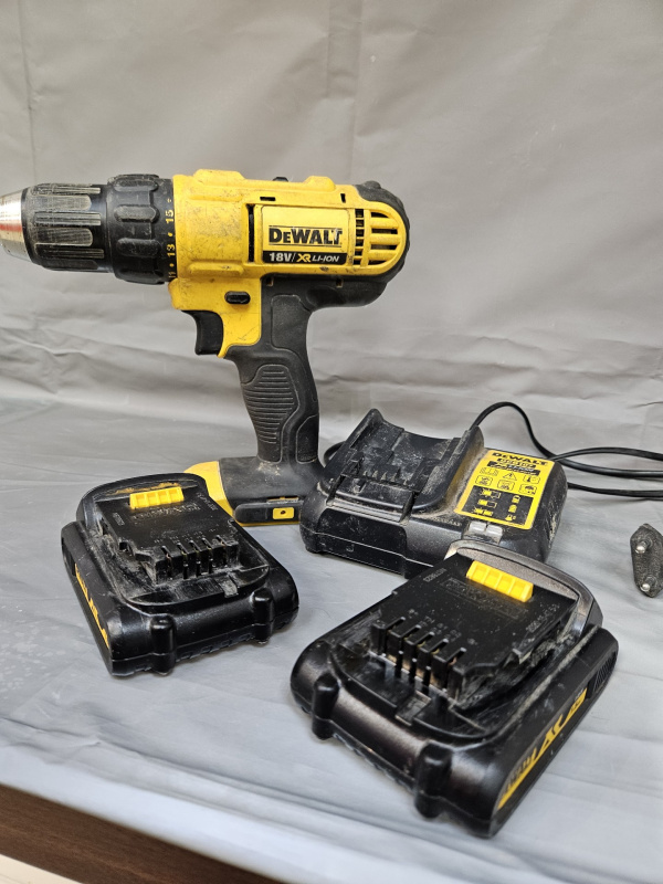 Шуруповерт Dewalt DCD 771-ks