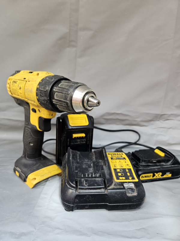 Шуруповерт Dewalt DCD 771-ks