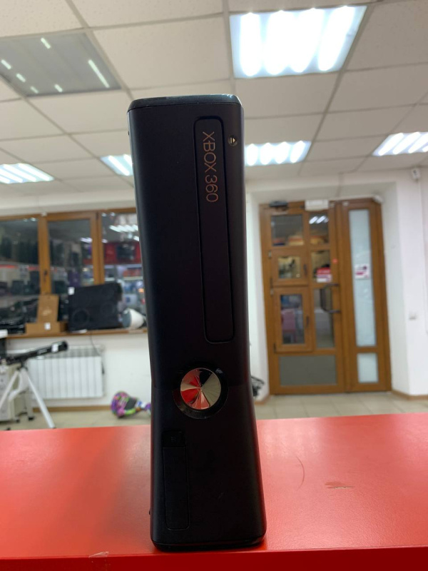 Игровая приставка Xbox 360