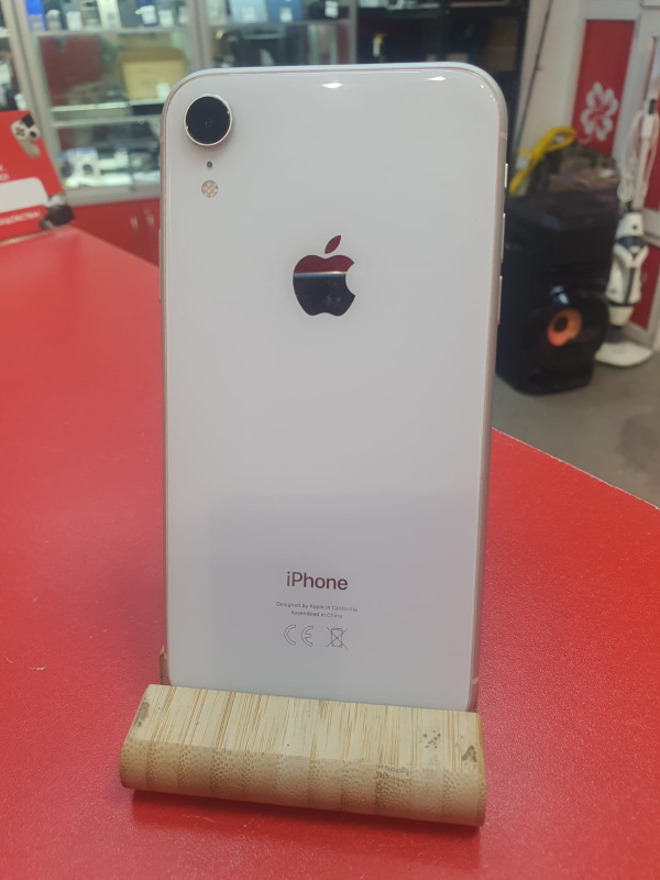 Мобильный телефон Apple iPhone XR