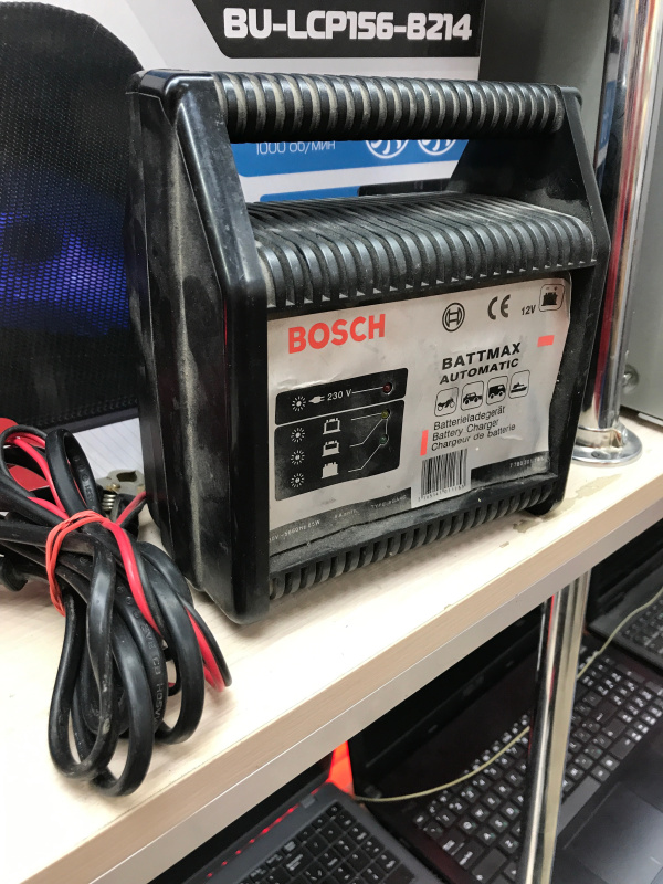 Авто аксессуар Автомобильное зарядное устройство Bosch 12v