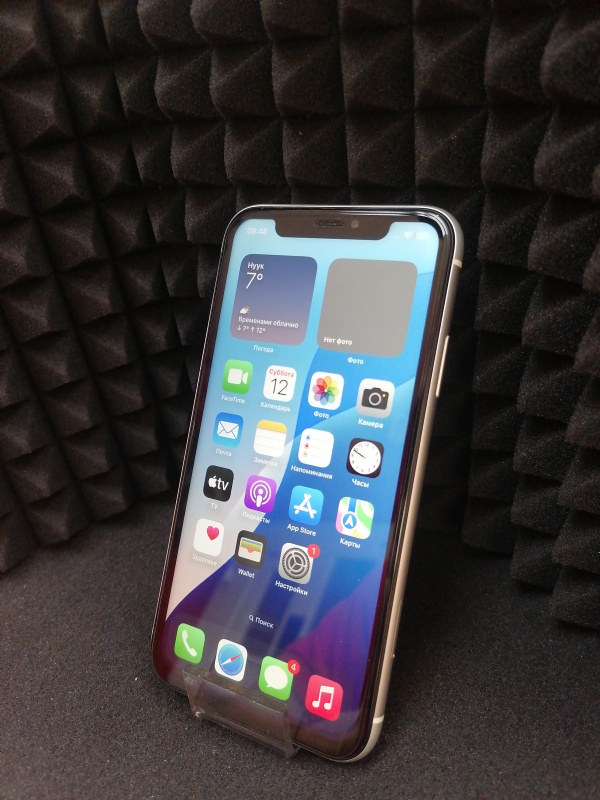 Мобильный телефон Apple iPhone XR