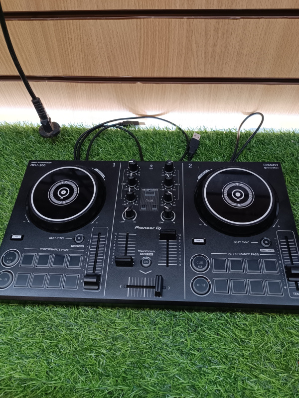 Midi-контроллер Pioneer ddj-200