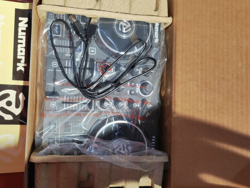 Диджейский пульт Numatic Numark Party Mix