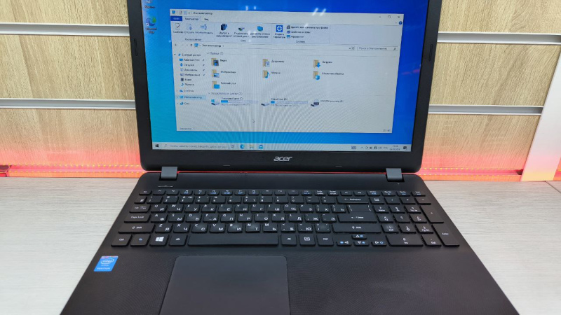 Ноутбук Acer intel Pentium N3540/intel graphics/8/256