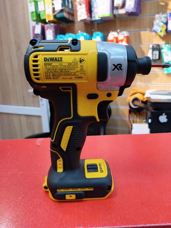 Шуруповерт Dewalt XR DCF887N