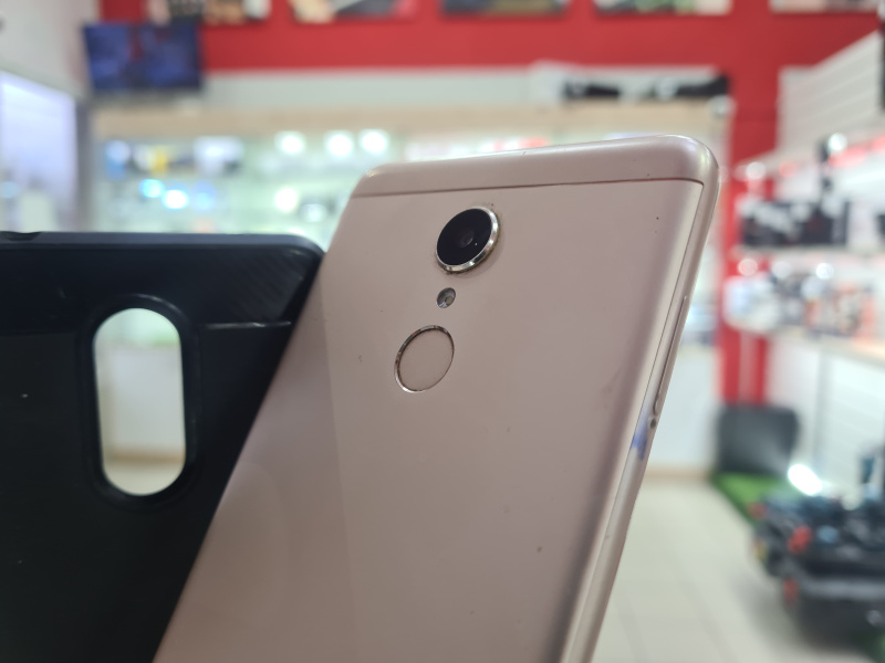 Мобильный телефон Xiaomi Redmi 5