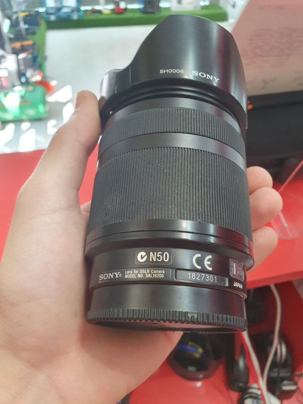 Объектив Sony SAL18200